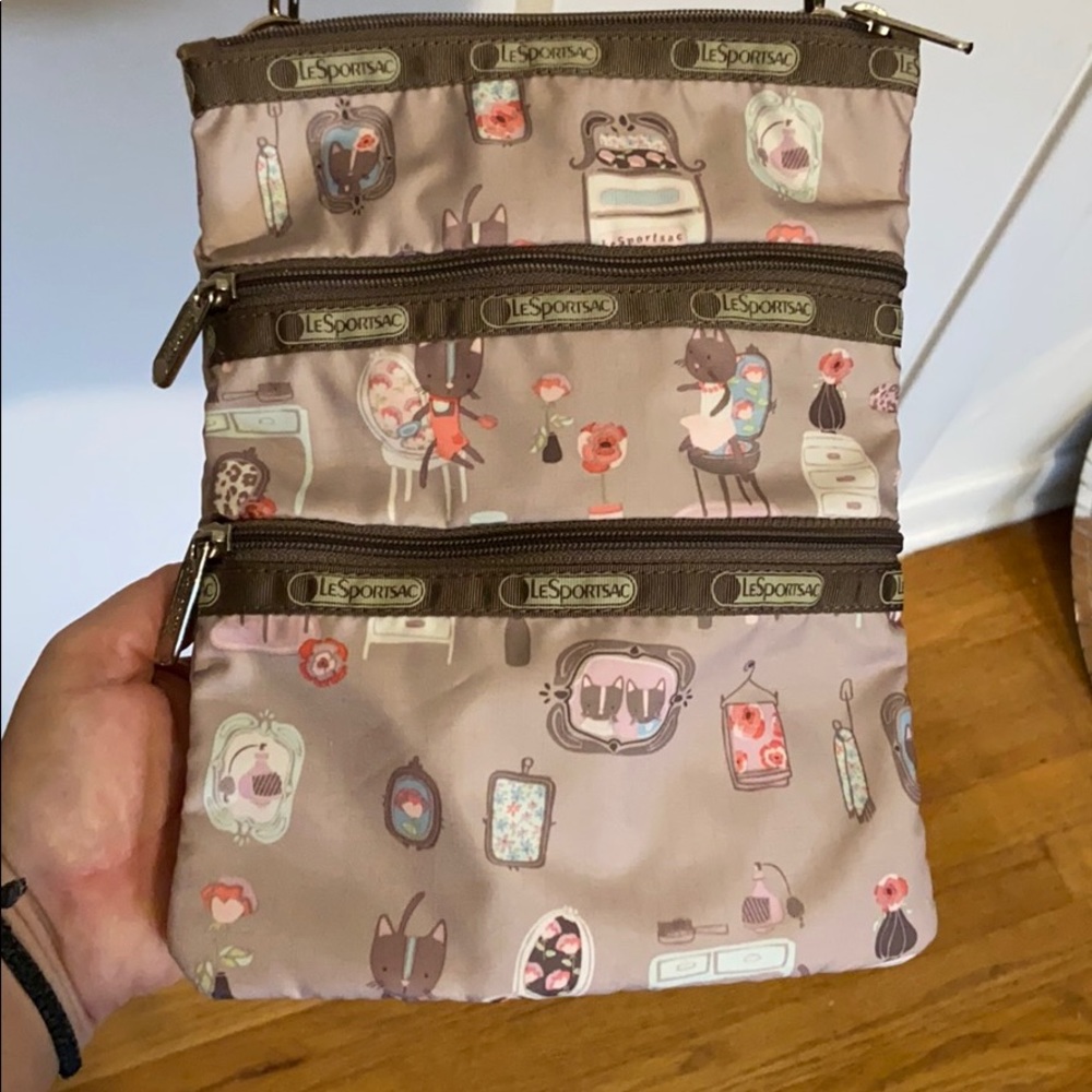 LeSportsac crossbody purse. - Picture 2 of 3